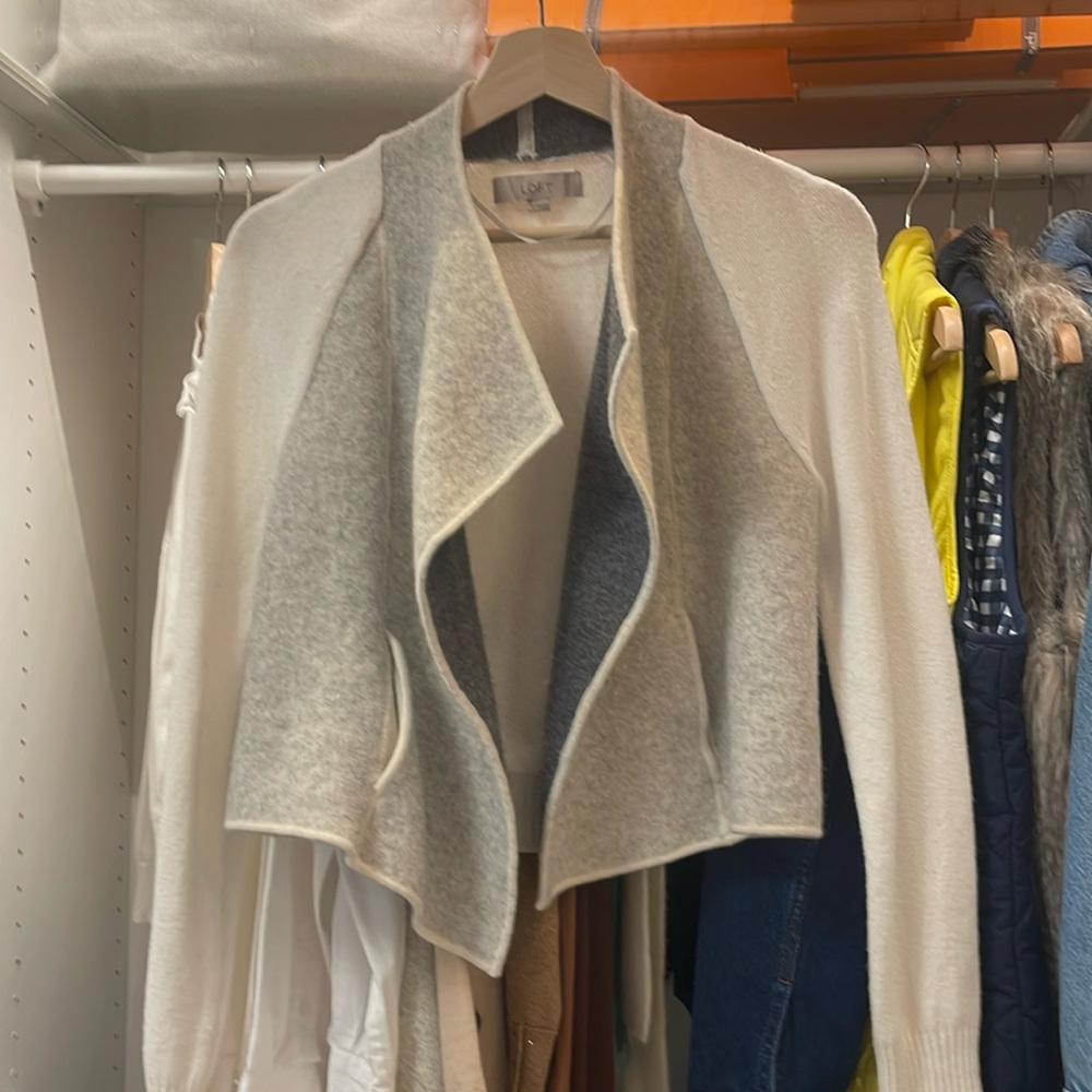 LOFT - Gray and White Cropped Open Front Cardigan - Size M